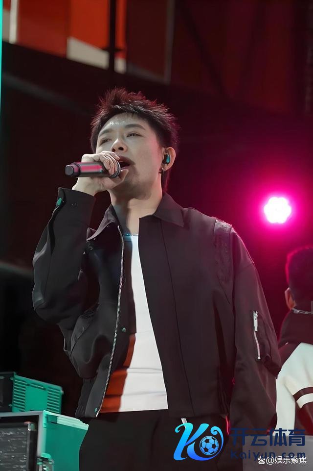 坚持老舅被湖南卫视跨年晚会革职 醉酒生事影响形象