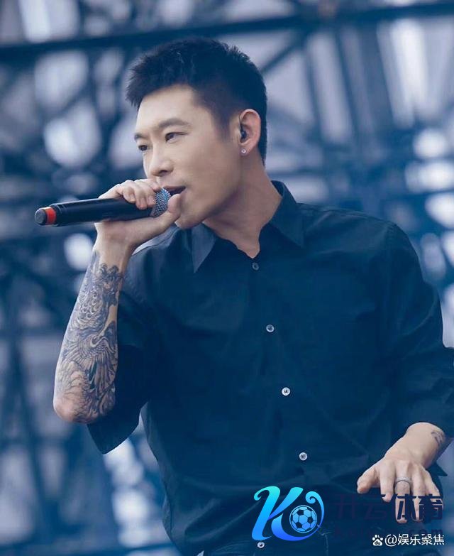 坚持老舅被湖南卫视跨年晚会革职 醉酒生事影响形象