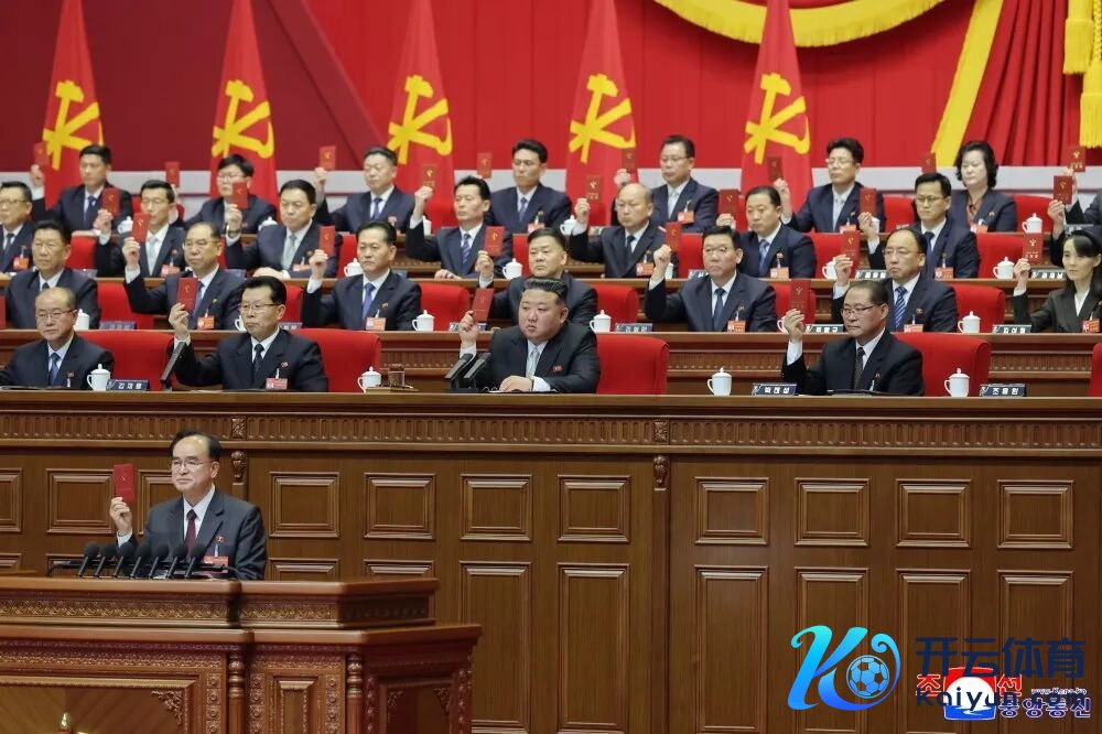 2月19日至25日，朝鲜处事党第九次代表大会在平壤举行，金与正（第二排右一）坐在主席台上。图/朝中社